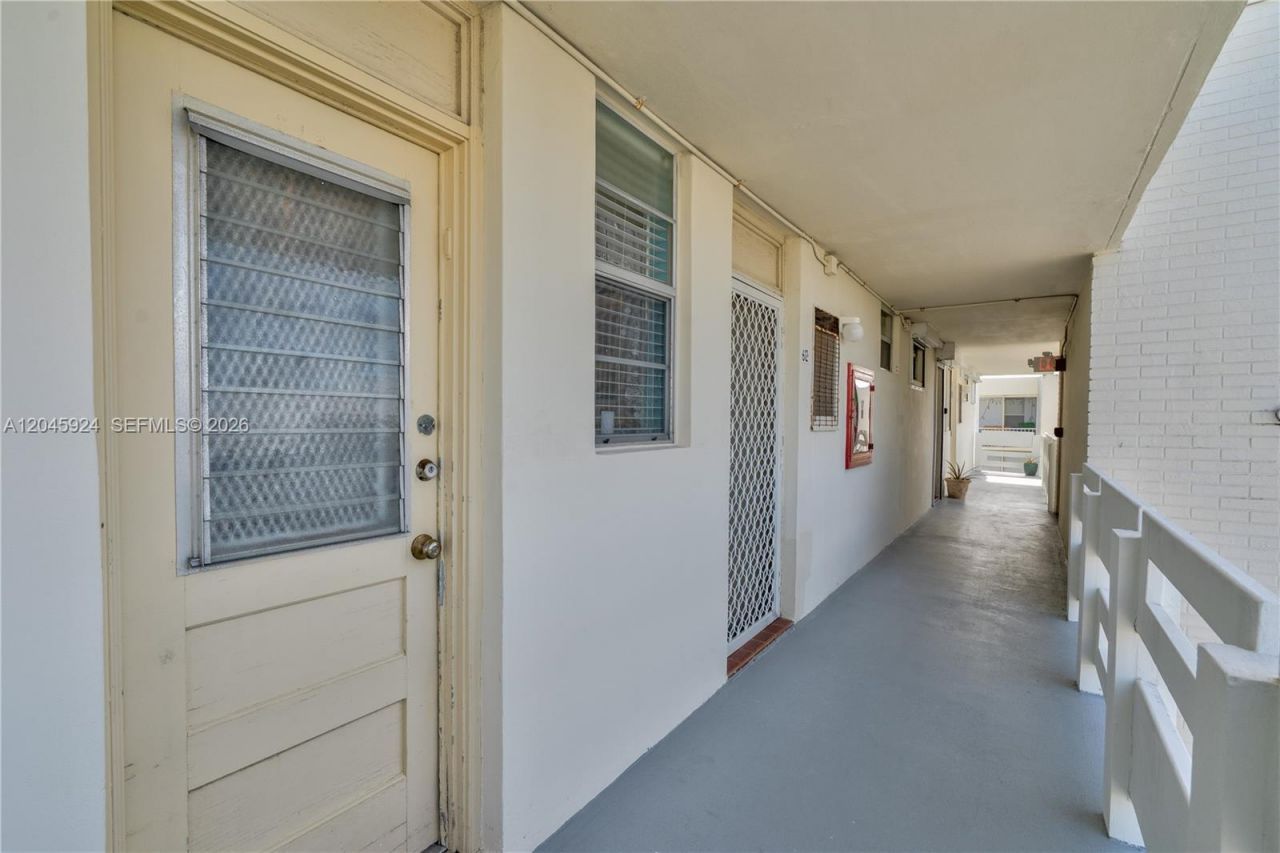 3000 Marcos Dr, Unit P612, Aventura, FL 33160 Photo
