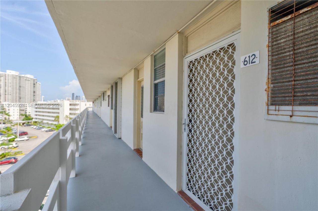 3000 Marcos Dr, Unit P612, Aventura, FL 33160 Photo