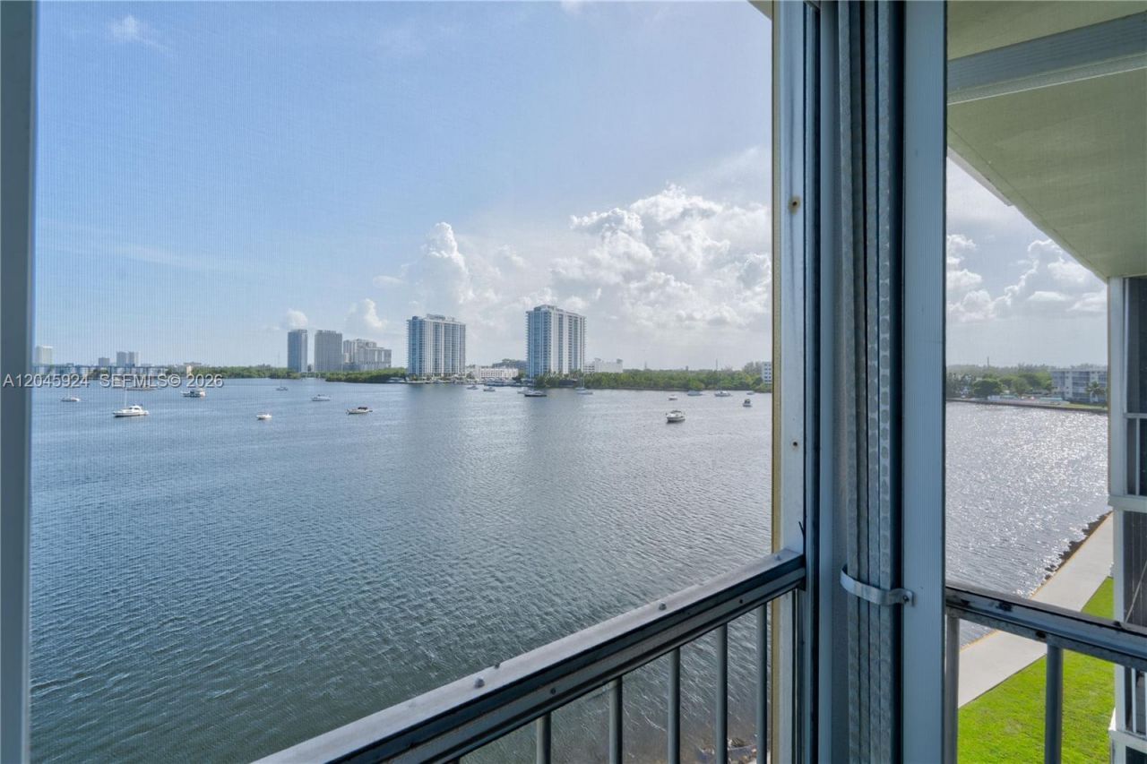 3000 Marcos Dr, Unit P612, Aventura, FL 33160 Photo