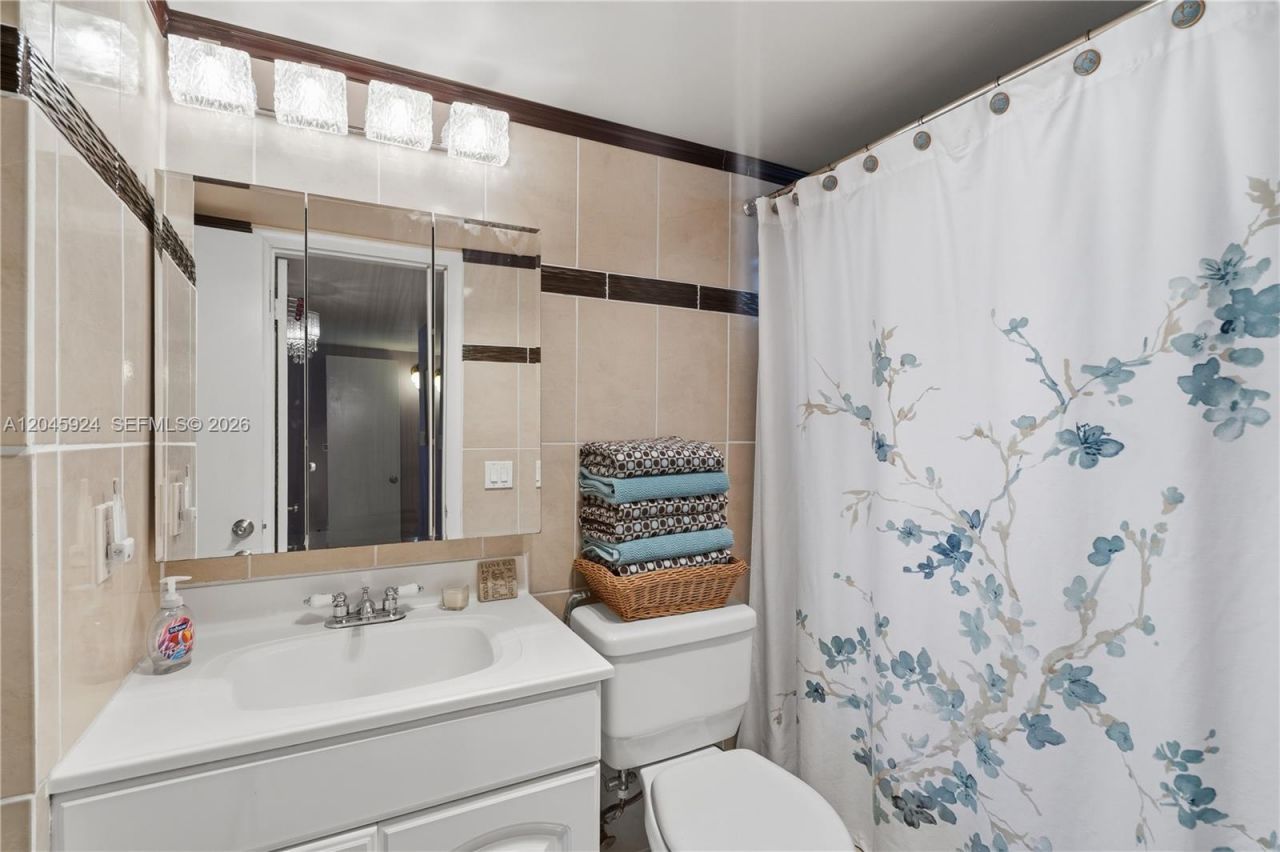 3000 Marcos Dr, Unit P612, Aventura, FL 33160 Photo
