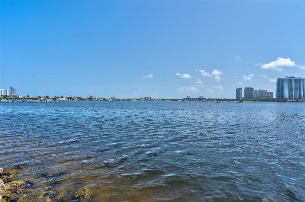 3000 Marcos Dr, Unit P612, Aventura, FL 33160 Photo