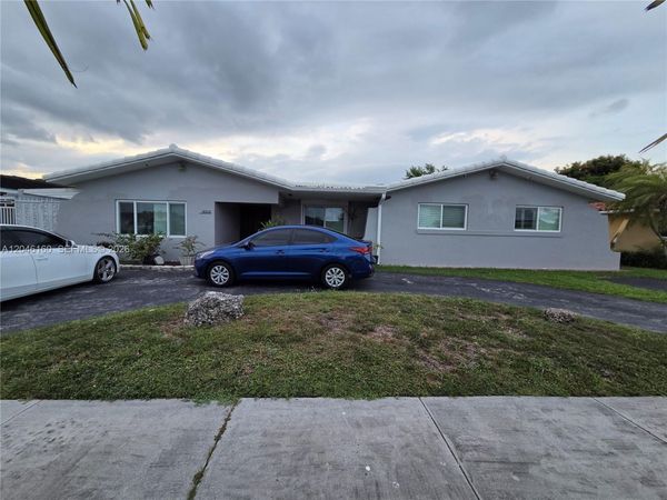 10321 SW 17th St , Miami, FL 33165