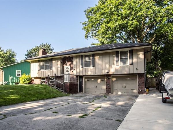 2407 NW 5th Street, Blue Springs, MO 64014
