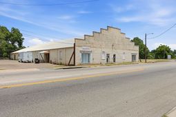 215 E Main St. photo 4