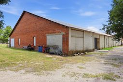 215 E Main St. photo 4