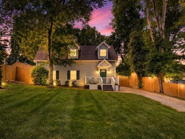 804 Crockett St , Nashville, TN 37207