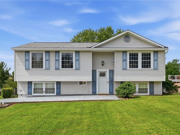 113 Cranbrooke Dr, Coraopolis, PA 15108