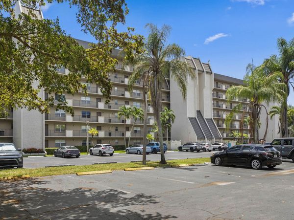 3150 W Rolling Hills Circle, Unit 704, Davie, FL 33328