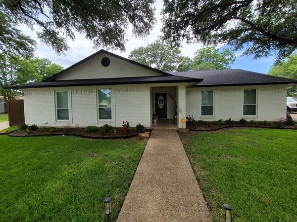 405 W Lindenwood Lane, Hewitt, TX 76643