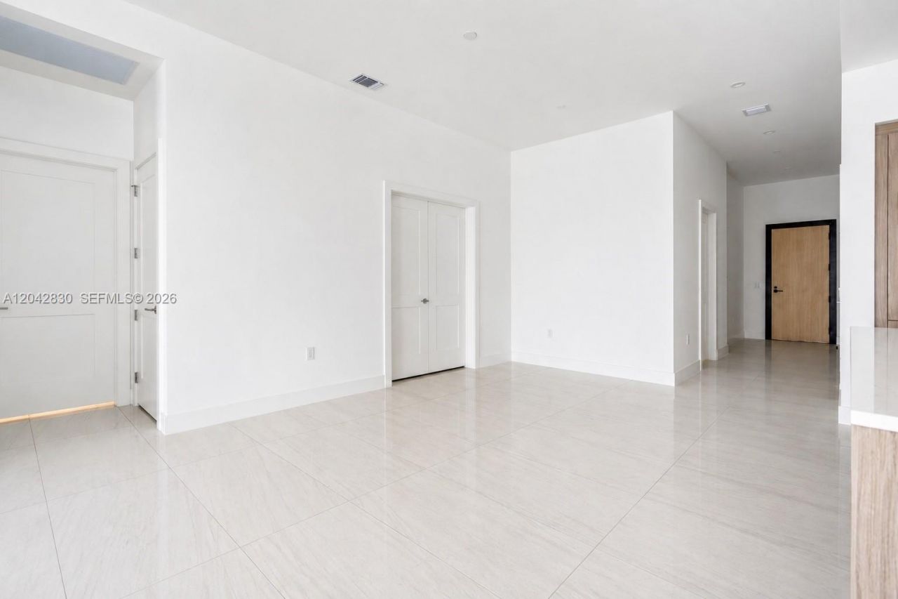 153 N Seabreeze Blvd, Unit 401, Fort Lauderdale, FL 33304 Photo