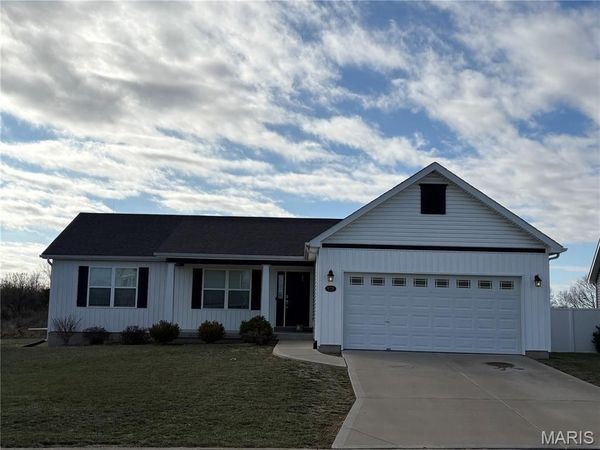 829 Warrior Ridge Drive , Warrenton, MO 63383