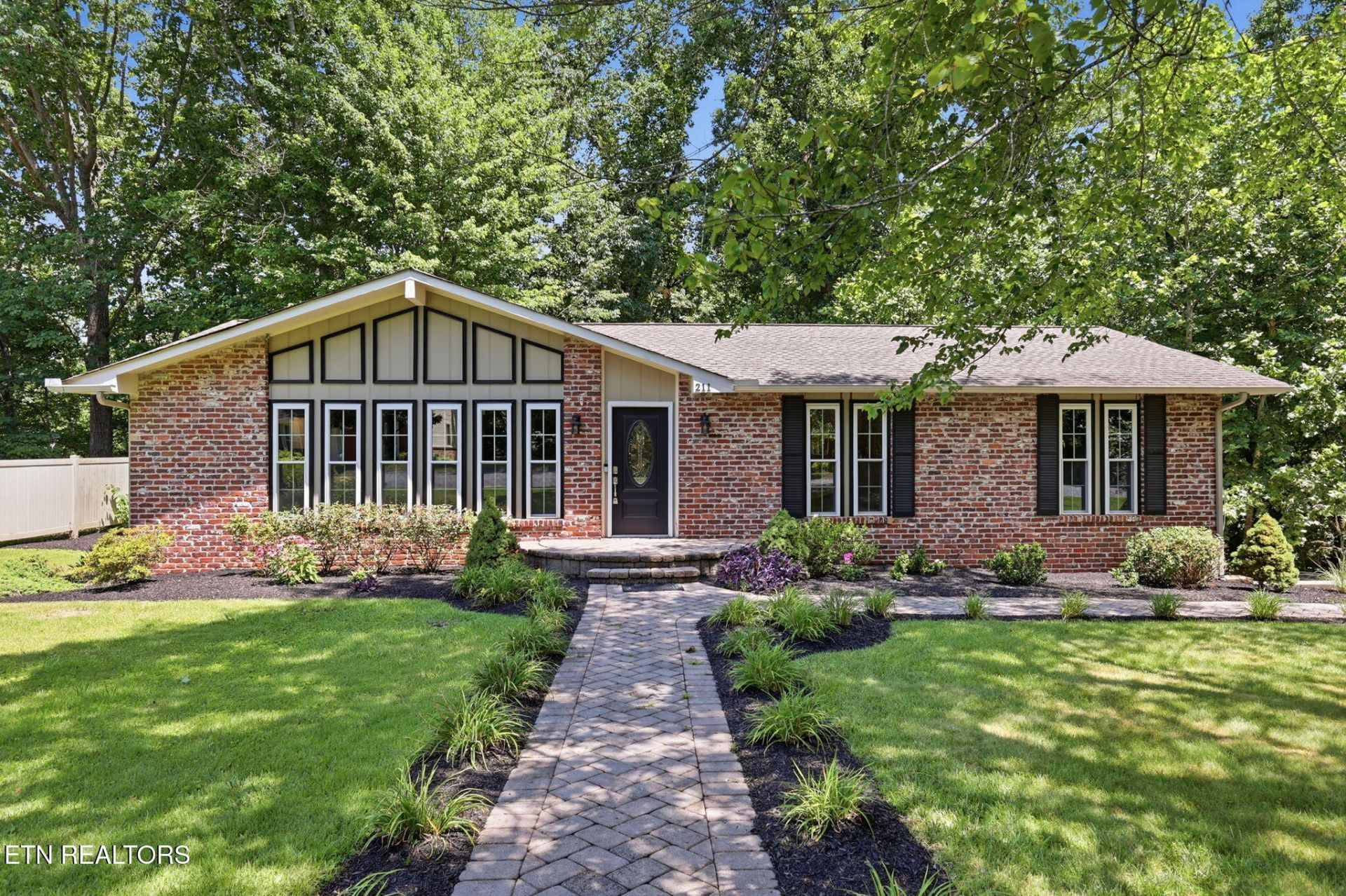 211 Connors Circle, Oak Ridge, TN 37830 Main Photo