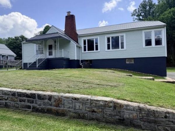 130 Ford St, OAK HILL, WV 25901