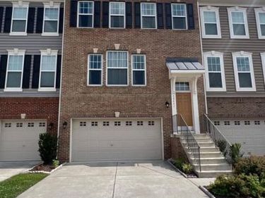 42641 OAK PARK SQ, ASHBURN, VA 20148