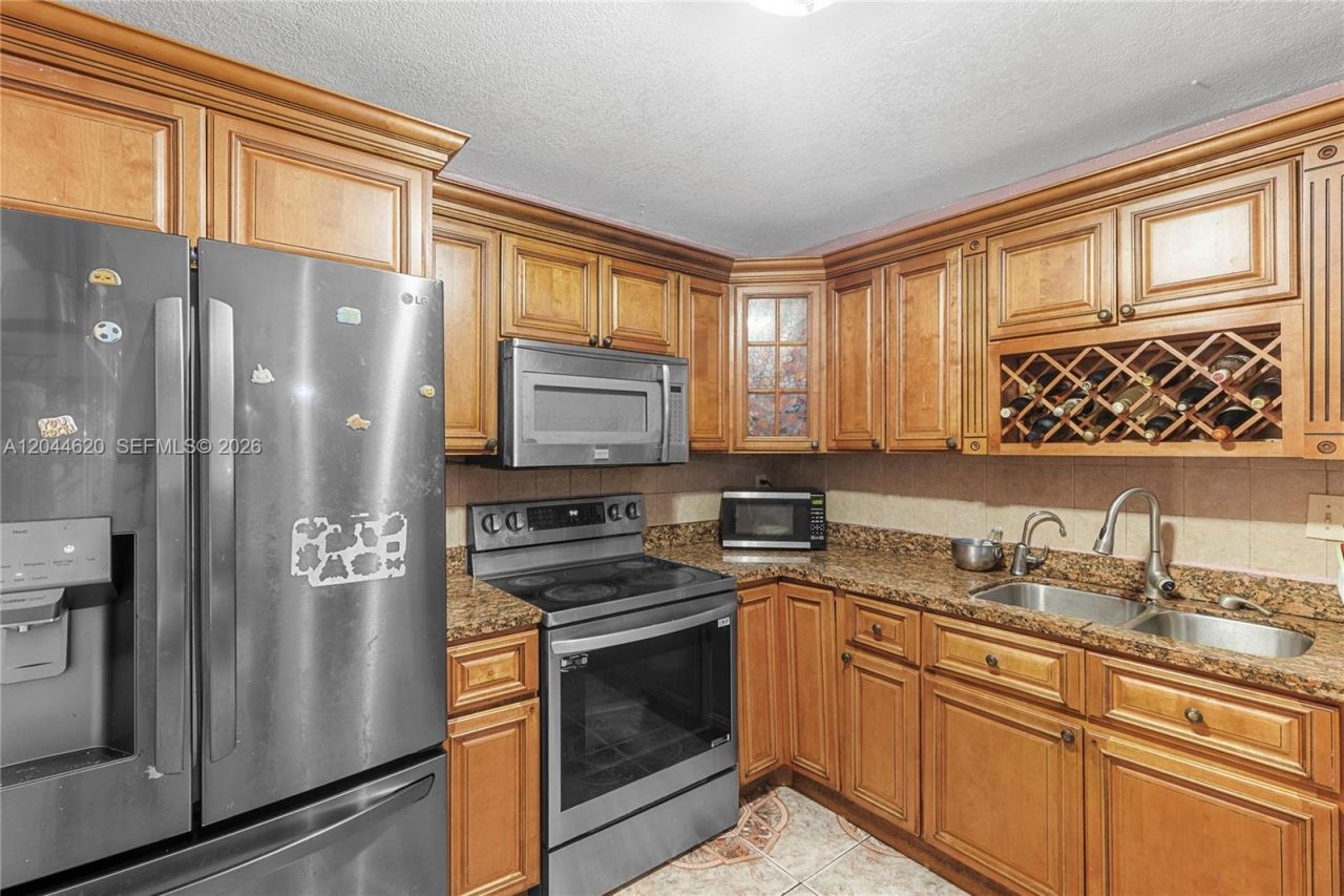 1157 NW 45th Ter, Lauderhill, FL 33313 Photo