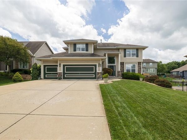 2707 SW 9TH Terrace, Lee's Summit, MO 64081