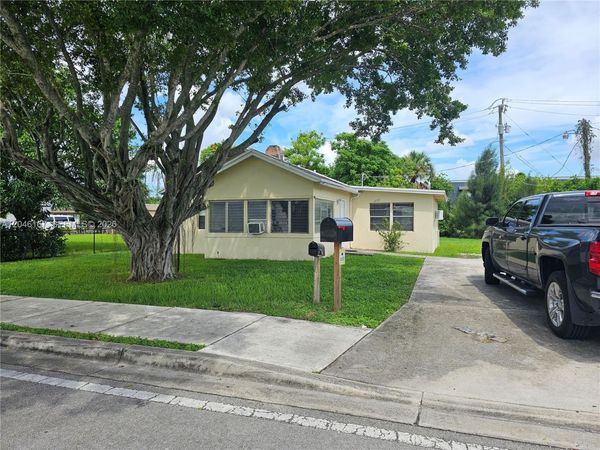 2121 NW 28th St , Oakland Park, FL 33311