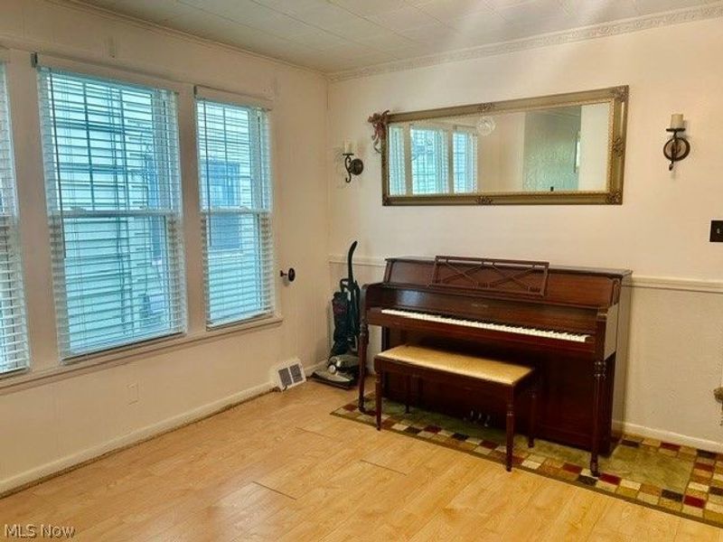 9902 Adams Avenue, Cleveland, OH 44108 Photo 8
