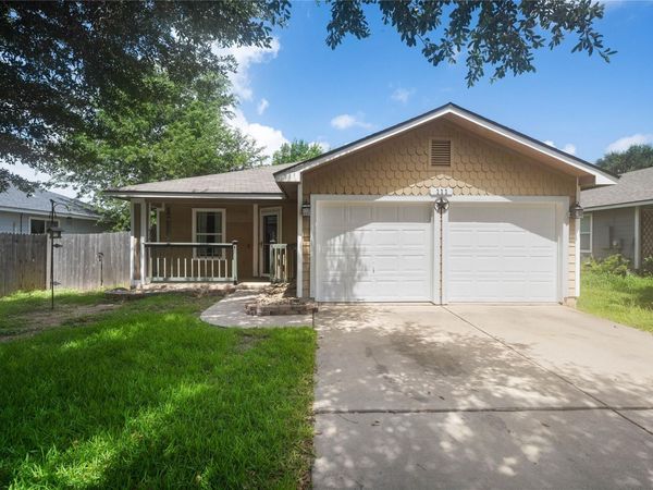 111 Quail Hollow DR, Hutto, TX 78634