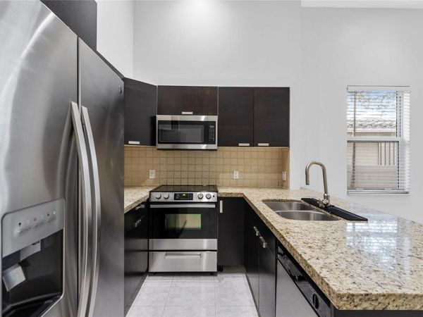 316 SW 16th Street, Unit B, Fort Lauderdale, FL 33315