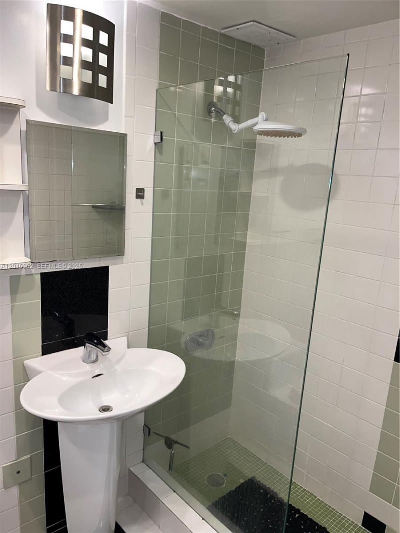 880 NE 69th St , Unit 5Q, Miami, FL 33138 Photo