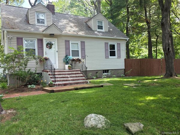 196 Deforest Road , Dix Hills, NY 11746