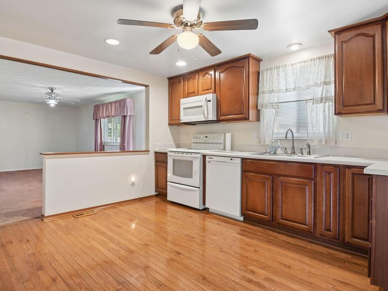 2570 Niantic Drive, Columbus, OH 43224 Photo 10