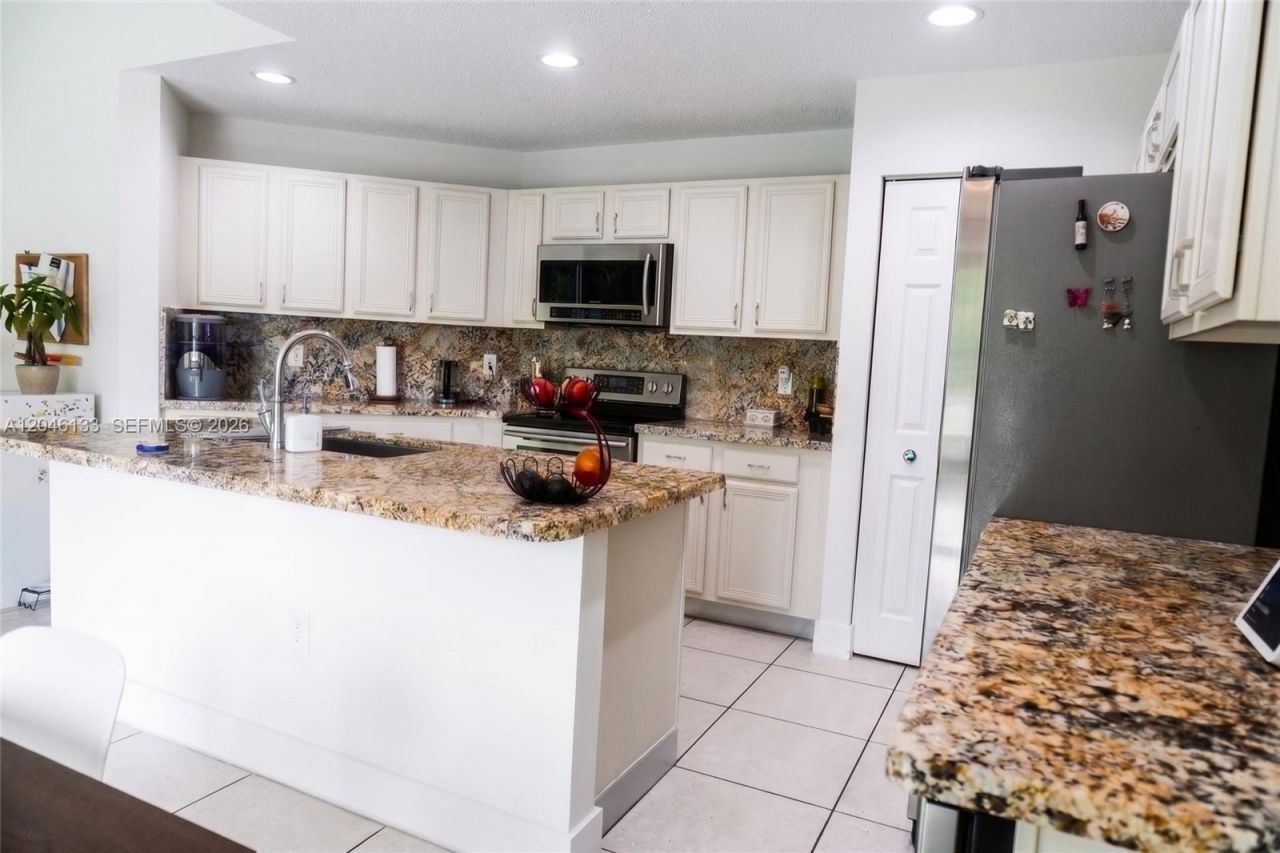 16850 Crestview Ln , Weston, FL 33326 Photo