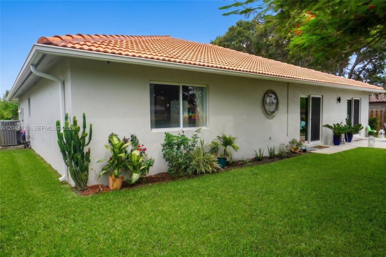 16850 Crestview Ln , Weston, FL 33326 Photo