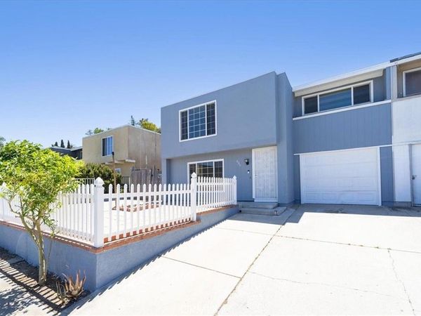 835 Raintree Place, Vista, CA 92084