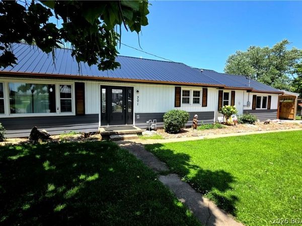 301 N Hunter St, Versailles, MO 65084