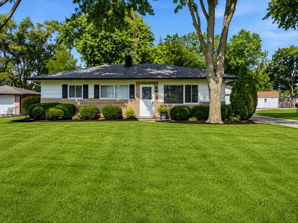 1203 N Chapel Hill Road , McHenry, IL 60051