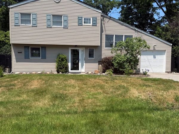 19 Estates Lane, Shoreham, NY 11786