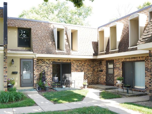 Unit 7F, Woodridge, IL 60517