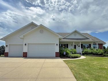 20297 Woodridge Drive, Gretna, NE 68028