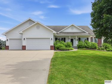 20297 Woodridge Drive, Gretna, NE 68028