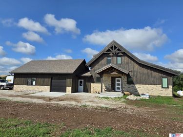 1385 Lakeview Lane, Beatrice, NE 68310