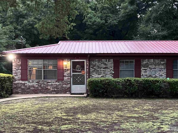 7532 Holmes St, Milton, FL 32583