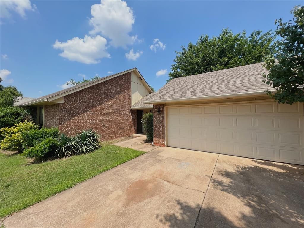 112 N Grand Fork Street, Edmond, OK 73003 Main Photo