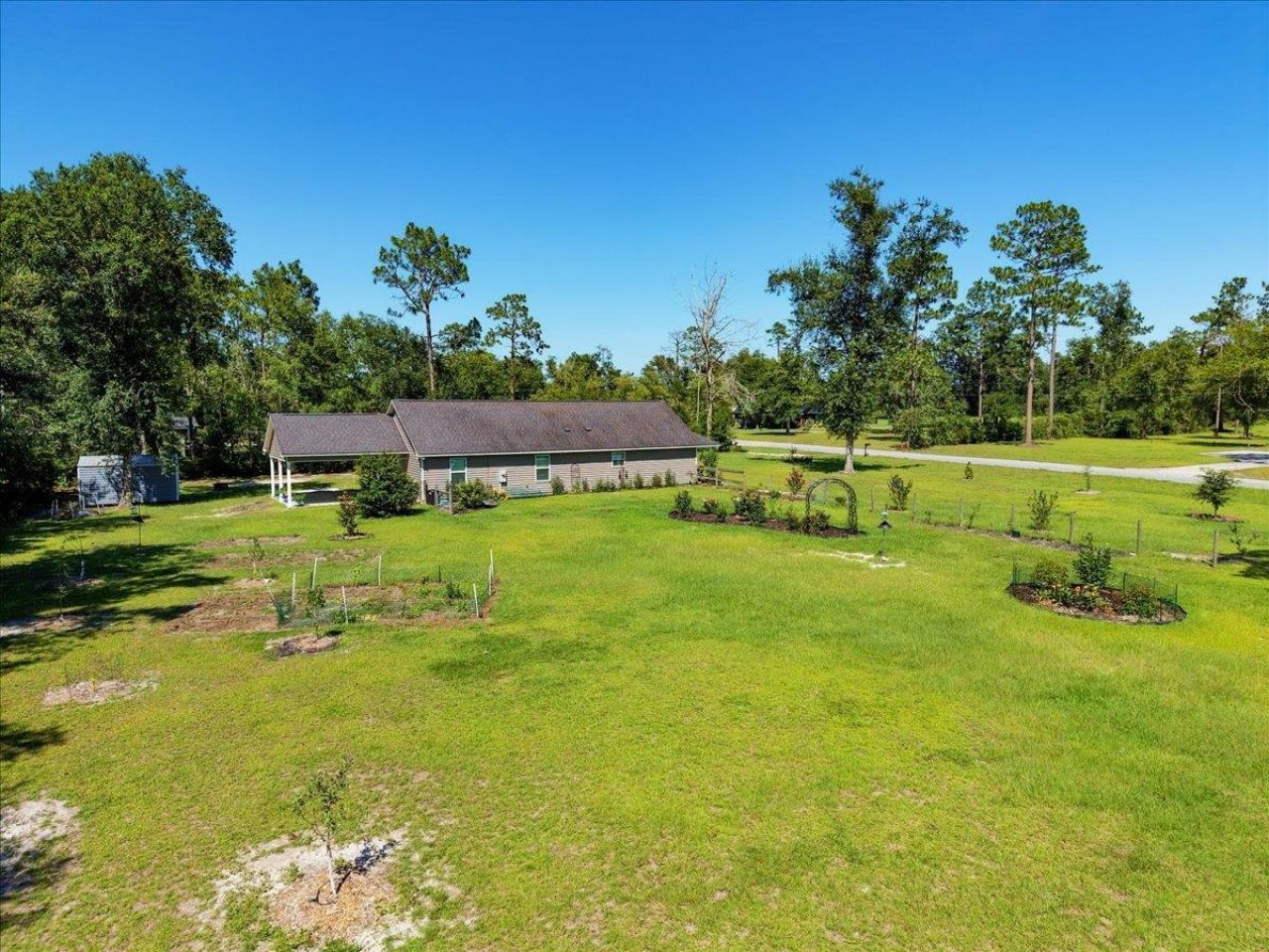 231 NE Green Tree Terrace , Lee, FL 32059 Photo