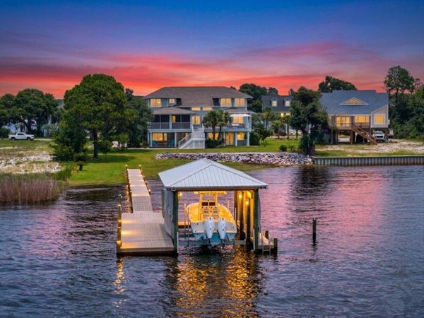 7813 Petersen Point Road, Milton, FL 32583