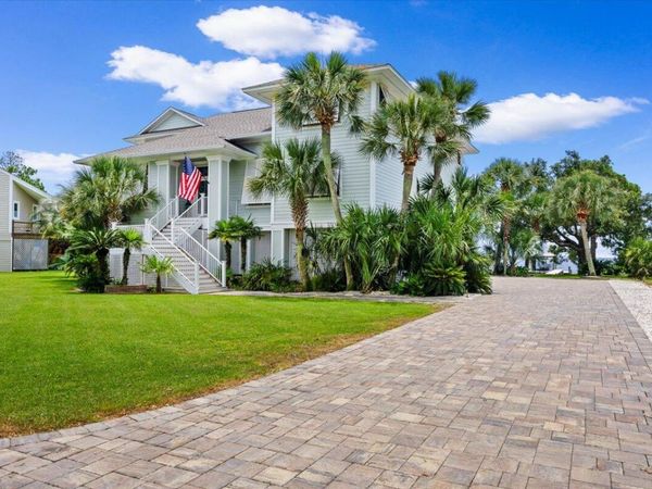 7813 Petersen Point Road, Milton, FL 32583