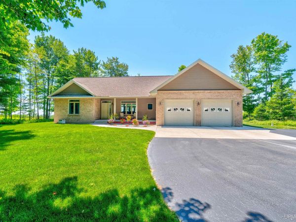 6039 W Dillexie Lane, Manistique Twp, MI 49854