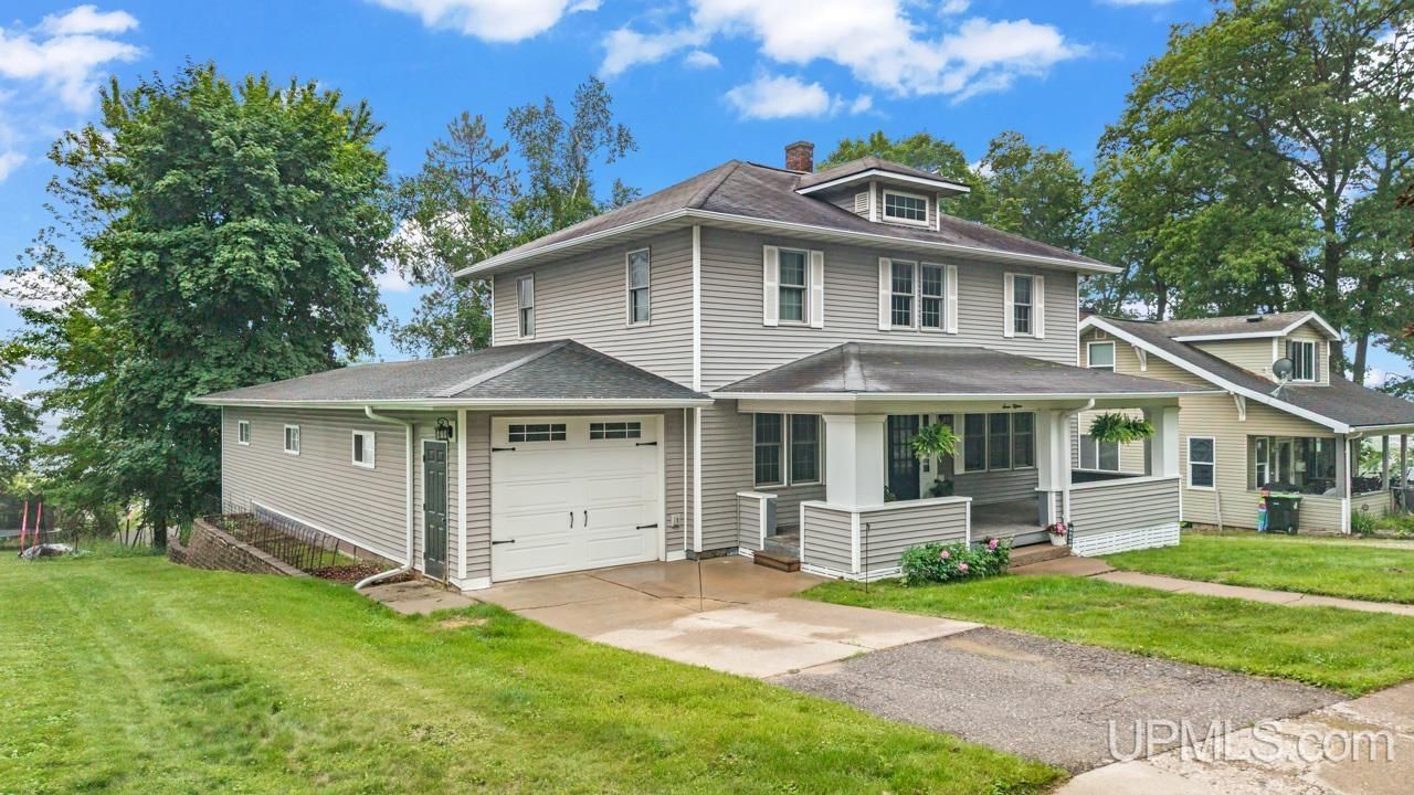 715 E I Street, Iron Mountain, MI 49801 Main Photo