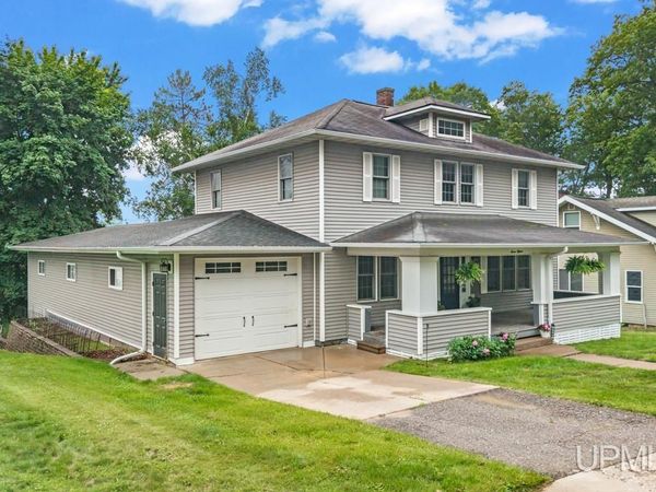 715 E I Street, Iron Mountain, MI 49801