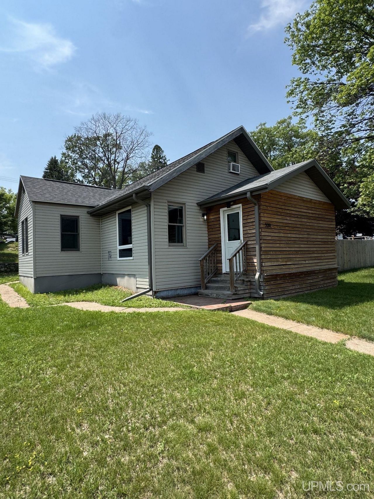 509 Dickinson Boulevard, Kingsford, MI 49801 Main Photo