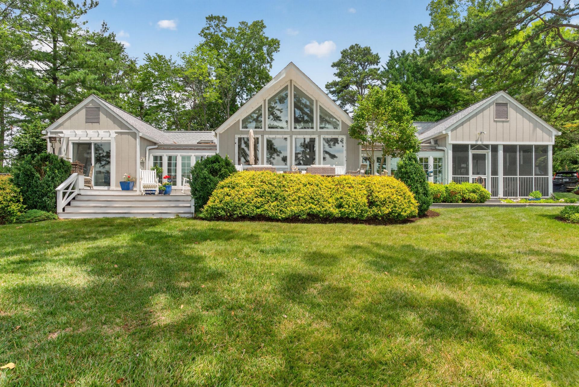 459 Hillcrest Heights Dr, Moneta, VA 24121 Main Photo