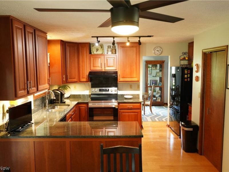 2160 Lake Breeze Road, Sheffield Village, OH 44054 Photo 5