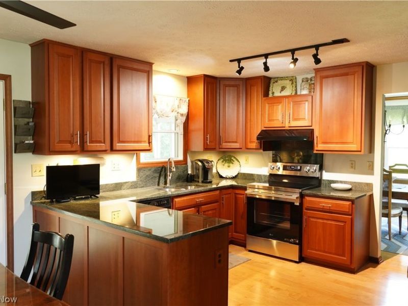 2160 Lake Breeze Road, Sheffield Village, OH 44054 Photo 7