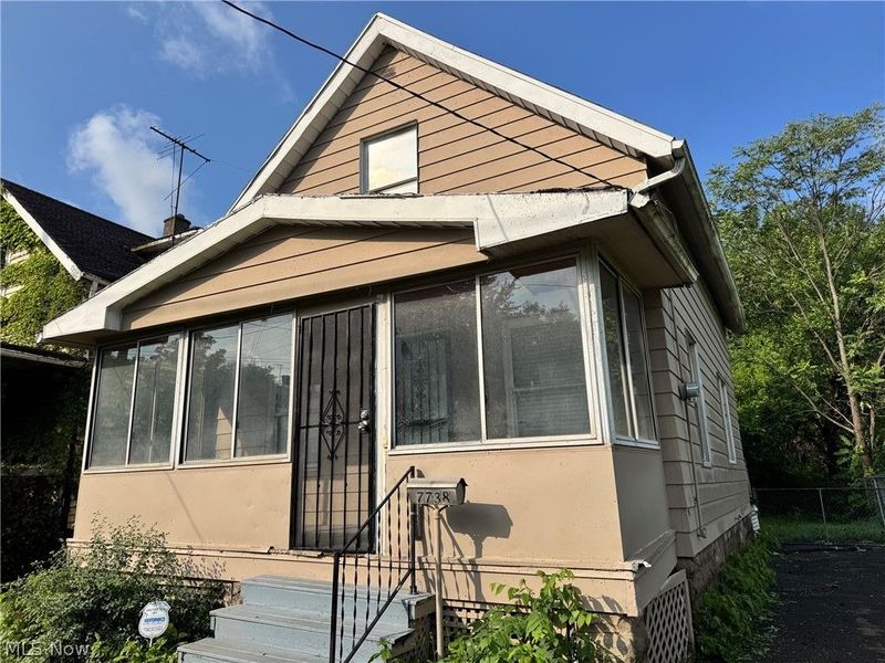7738 Spafford Road, Cleveland, OH 44105 Photo 2